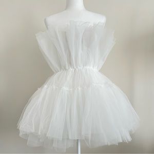 Like new kikiriki white cupcake dress size medium!